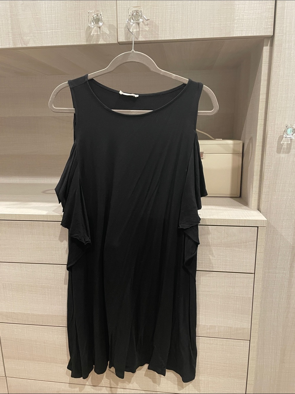 eesome Black Cold-Shoulder Midi Swing Dress
